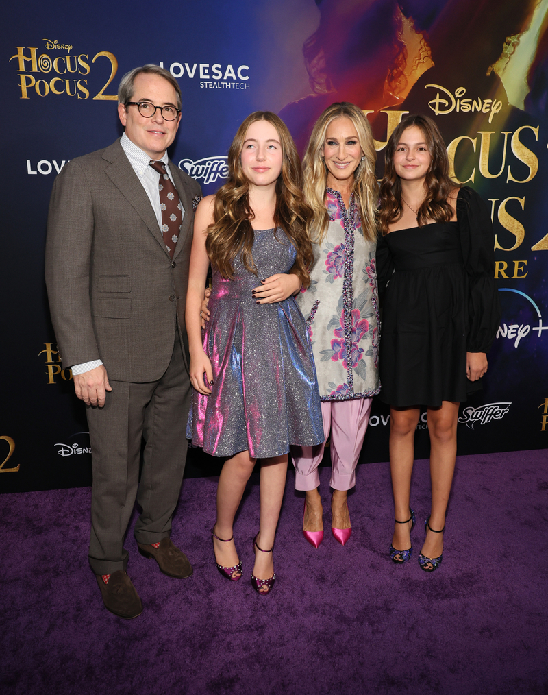 Сара Джессика Паркер с дочерьми и супругом посетила премьеру сиквела фильма "Фокус-покус"