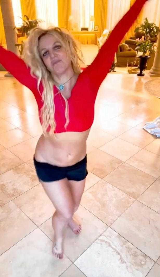 Бритни Спирс призналась, что танцы помогают ей снять боль, вызванную неизлечимой болезнью